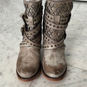 Freebird by Steven Cato boots in Stone. Size 6